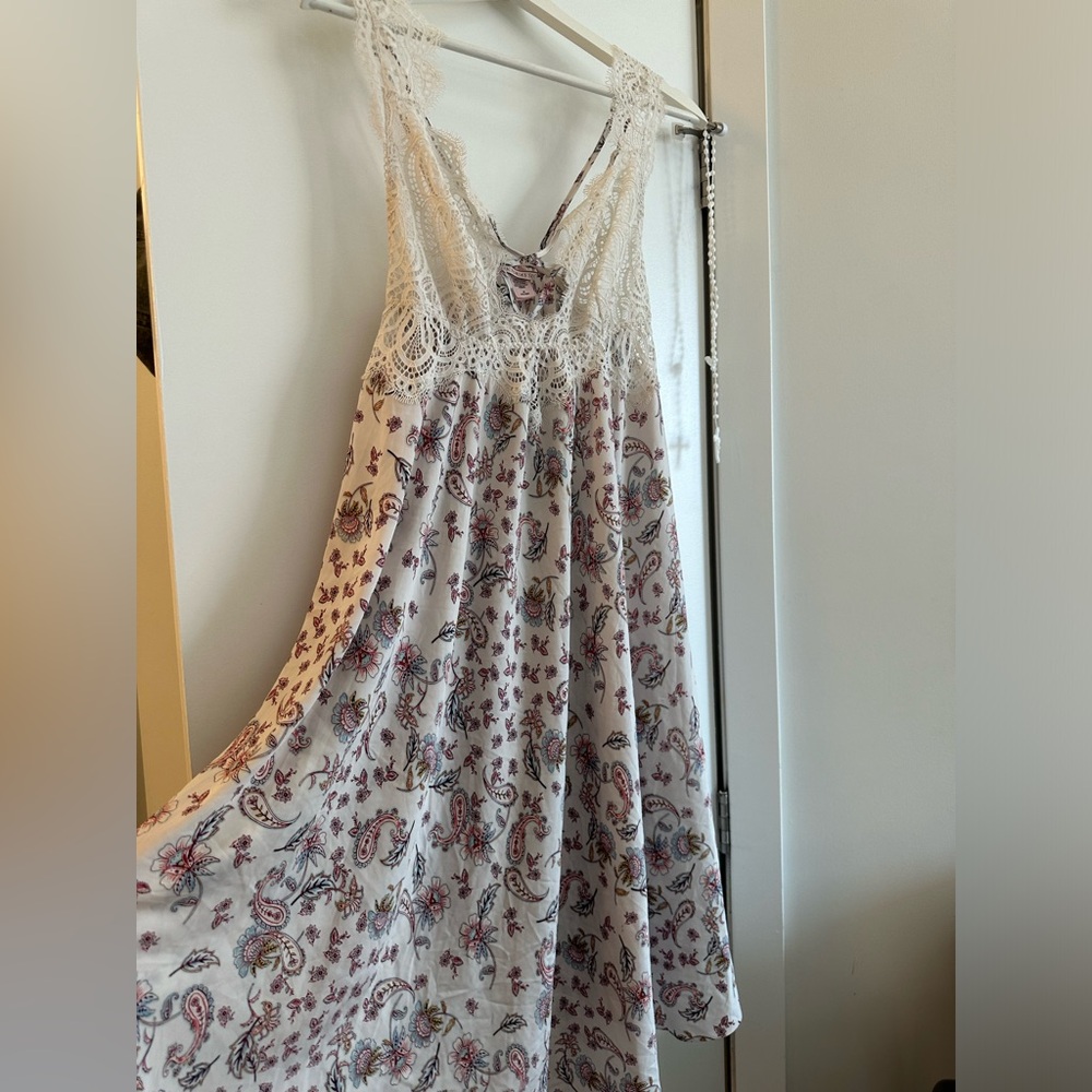 Victoria's Secret Cream Lace‎ Floral Chemise